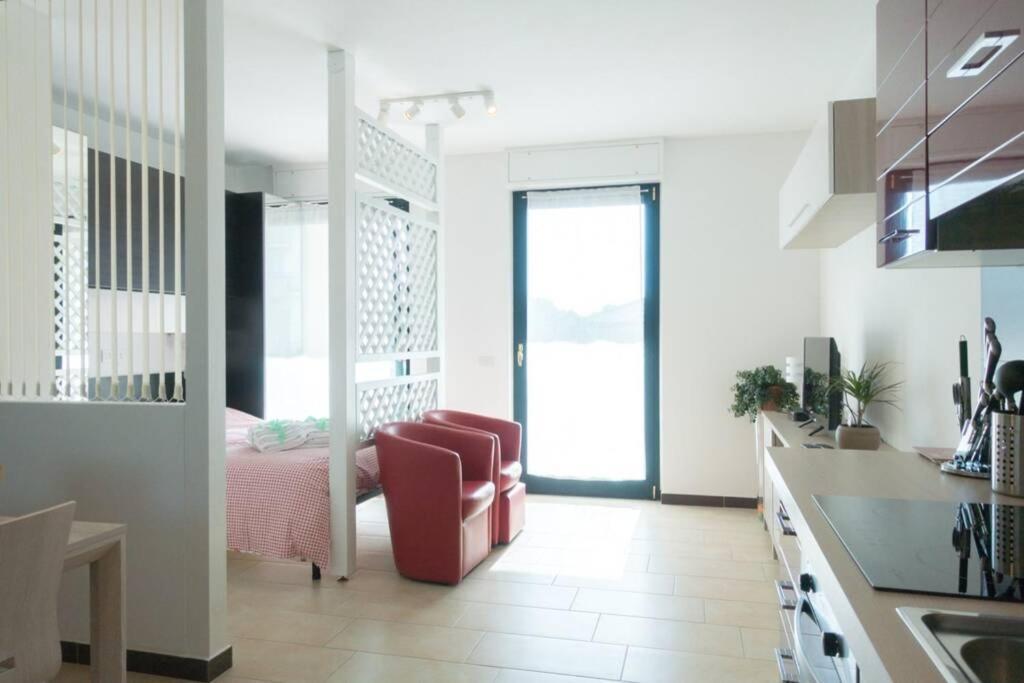 Apartment Victoria, Cozy Studio Flat Near Leonardo Academy Sesto Calende Eksteriør bilde