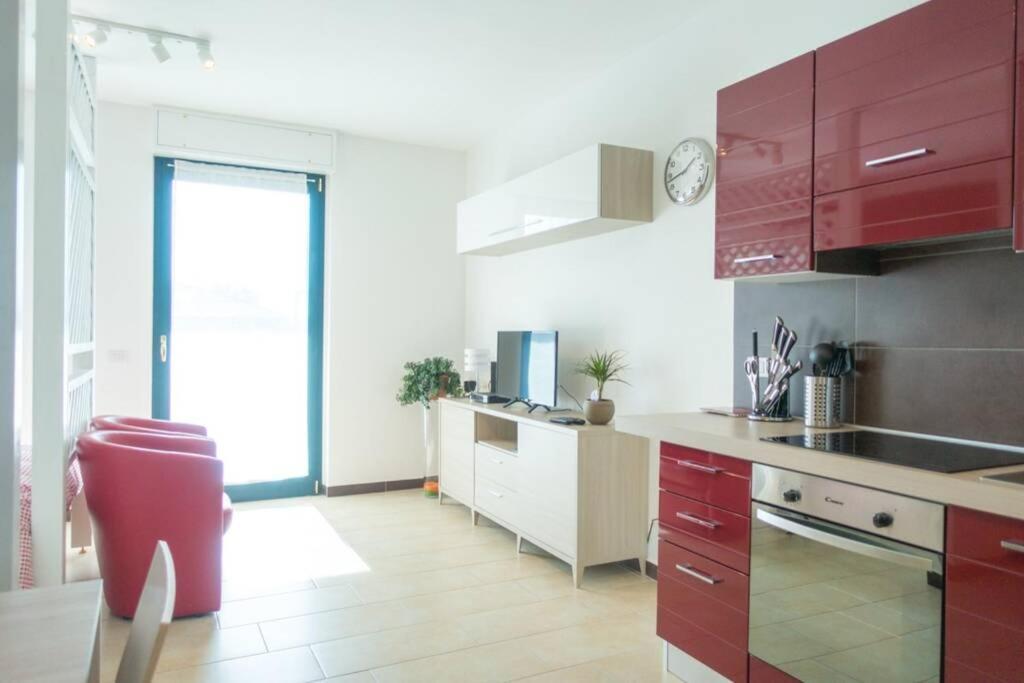 Apartment Victoria, Cozy Studio Flat Near Leonardo Academy Sesto Calende Eksteriør bilde