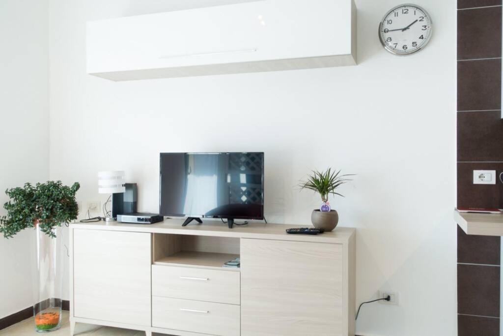 Apartment Victoria, Cozy Studio Flat Near Leonardo Academy Sesto Calende Eksteriør bilde